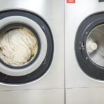 La laverie automatique, lieu de vie insoupçonné de l&rsquo;été à Paris.
