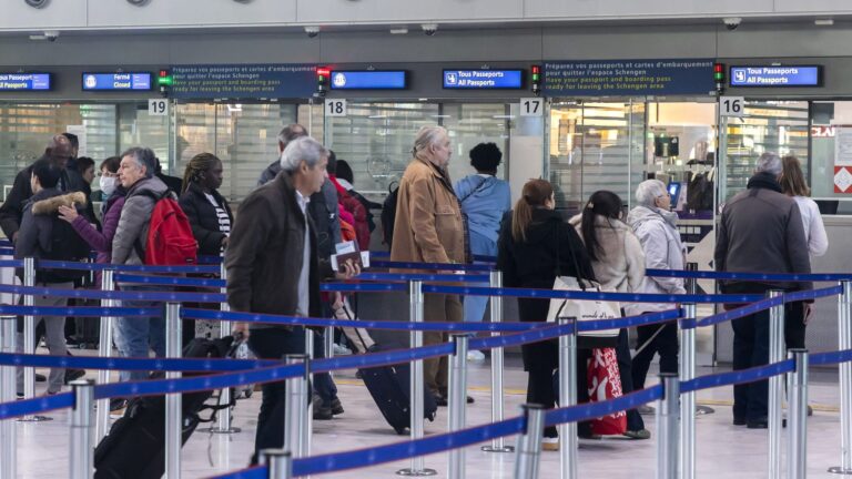 Contestation à Roissy de l’application du pacte européen sur la migration et l’asile