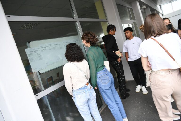 Résultats du bac français : modalités de consultation des notes par académie.