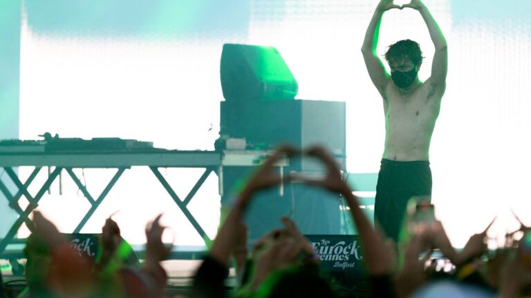 Solidays 2026 : la hard techno s’affirme sur les pelouses de Longchamp à Paris