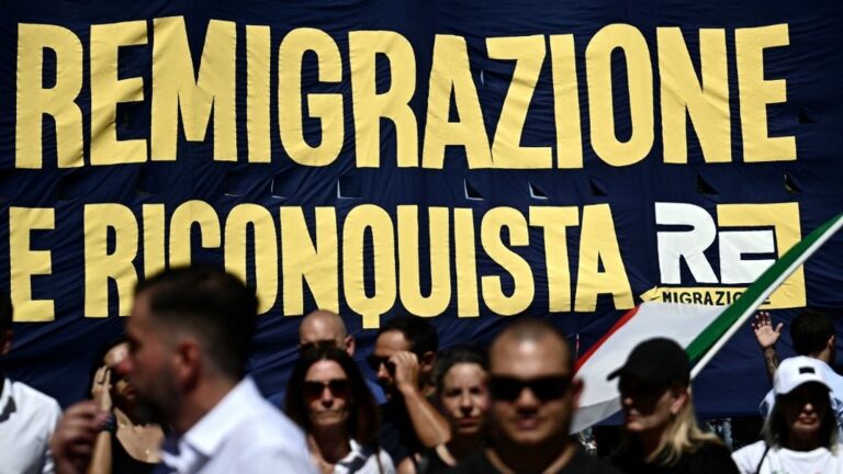 La remigration : l’extrême droite européenne intensifie ses propositions politiques.
