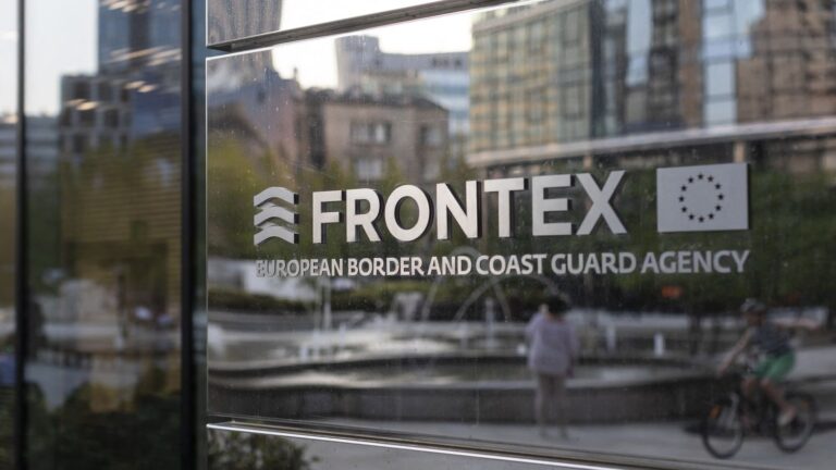 Frontex accusé de romancer le parcours des enfants expulsés dans son guide de retour