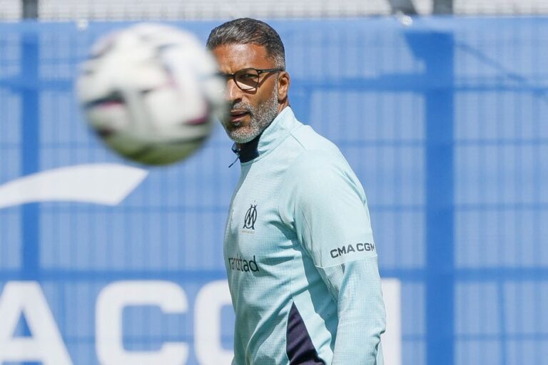 Habib Beye quitte l’OM après 132 jours en tant qu’entraîneur.