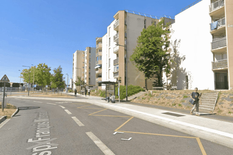 Un adolescent de 16 ans agressé par quinze jeunes près de Toulouse, sa vie en danger.