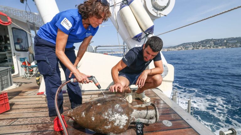 Des archéologues préservent une épave antique au large de Cannes du pillage maritime