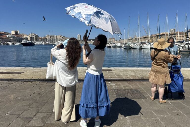 Canicule : Déshydratation et perte de sels minéraux affectent la santé mentale selon un médecin.