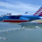 Patrouille de France survole Yorktown en Virginie, site d&rsquo;une victoire franco-américaine.