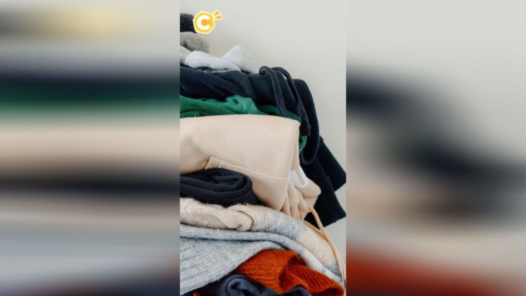 La loi française vise à limiter l’ultra fast-fashion et ses conséquences environnementales.