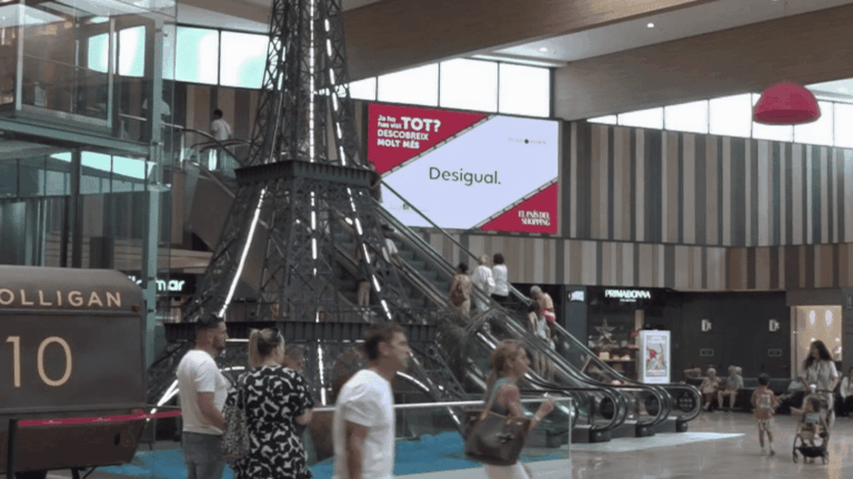 Le centre commercial de La Jonquera en Espagne attire de nombreux clients français.