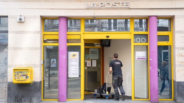 La Poste face à des défis de financement et de modernisation en France