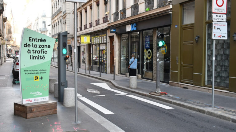 Lyon : les écologistes s’opposent à la réouverture de la rue Grenette et au détricotage de la ZTL.