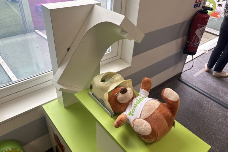 Des oursons en peluche offerts aux jeunes patients du service d’oncologie pédiatrique du CHU