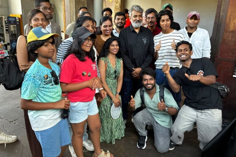 S.S. Rajamouli, réalisateur indien, présente son film à Lyon lors d’une tournée européenne.