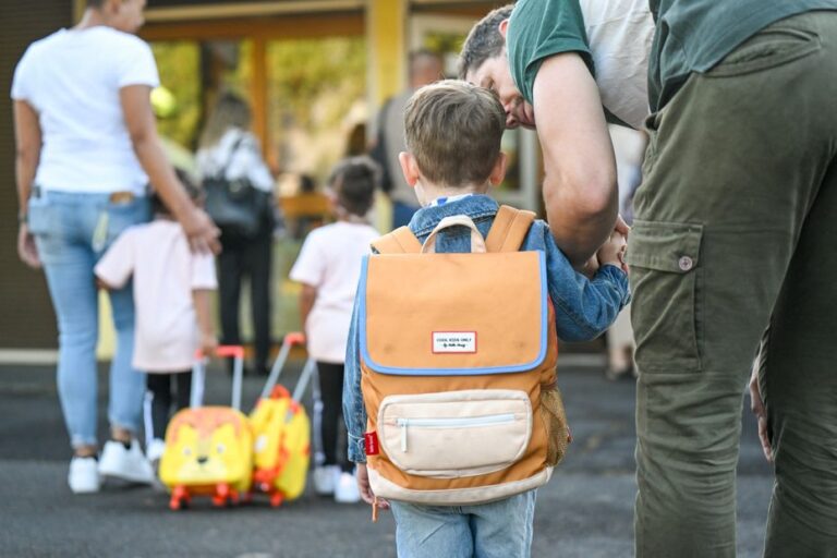 Recrutement difficile des animateurs périscolaires en milieu rural face à la précarité.