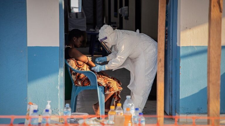 Essai clinique sur deux traitements contre Ebola lancé en RDC par l’OMS