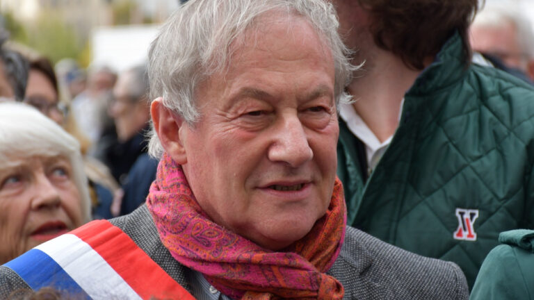 Gilbert-Luc Devinaz quitte le PS après demande de son parti de ne pas se représenter.
