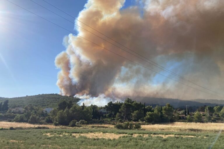 Incendie entre l’Hérault et l’Aude : 950 hectares brûlés, 500 pompiers mobilisés.