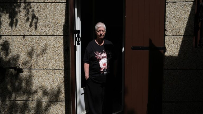 Canicule : Mireille craint que son HLM ne devienne un « grille-pain » cet été.