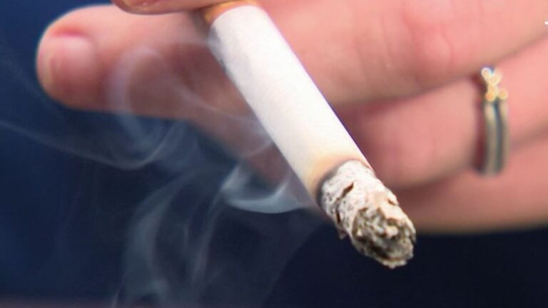 Génération sans cigarette : la France adopte une mesure pour protéger les jeunes nés après 2009.