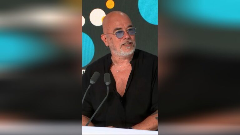 Pascal Obispo annonce son retrait des réseaux sociaux pour se concentrer sur sa carrière.