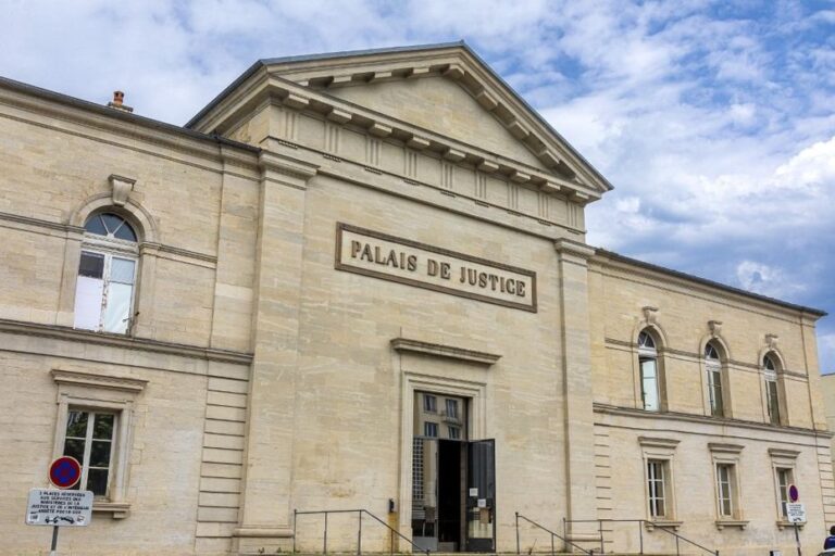 Un père jugé dans le Jura pour avoir violé et prostitué son fils et un autre enfant.