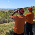 Des bénévoles patrouillent en forêt dans l’Aude pour prévenir les incendies.