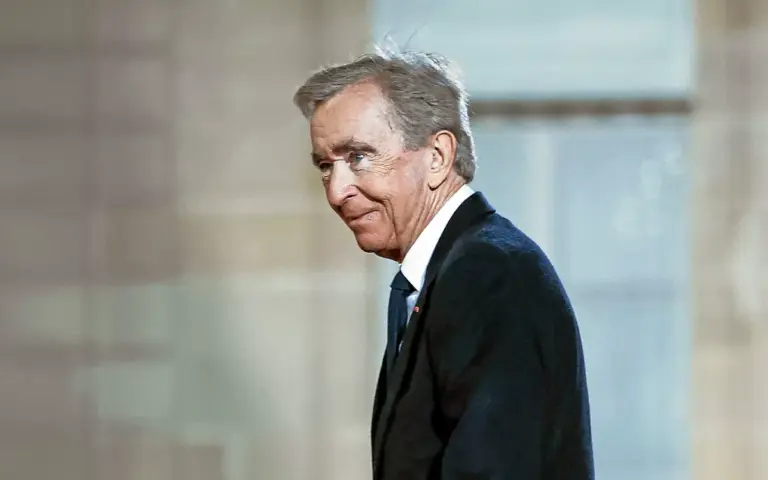 Bernard Arnault fait face à un redressement fiscal de 22,5 millions d’euros en France.
