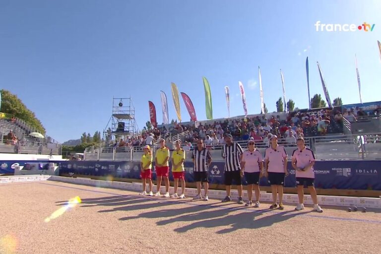 Demi-finale féminine de la Marseillaise à pétanque : Maillard affronte Picard en direct.