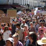 À Paris, des milliers de manifestants demandent une loi contre les violences sexuelles.
