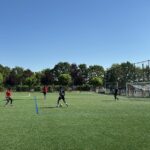 Tournois de football pour jeunes à Reims favorisent les rencontres inter-quartiers.