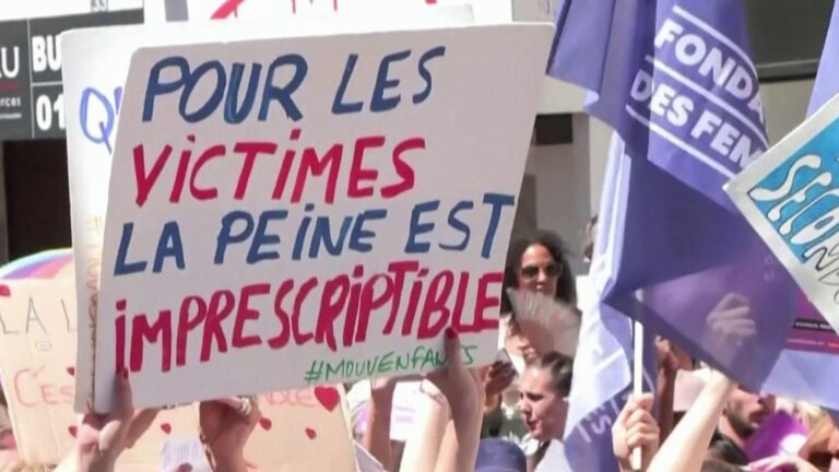À Paris, des milliers de manifestants protestent contre les violences sexuelles