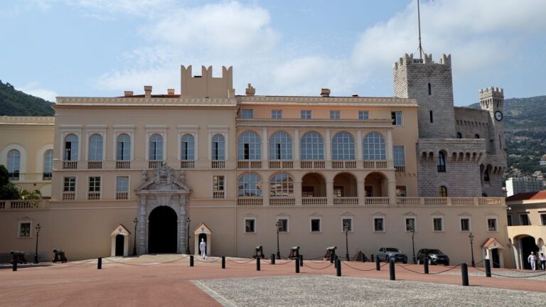 Monaco : deux anciens proches du prince Albert II dénoncent une « traque » trois ans après leur éviction.