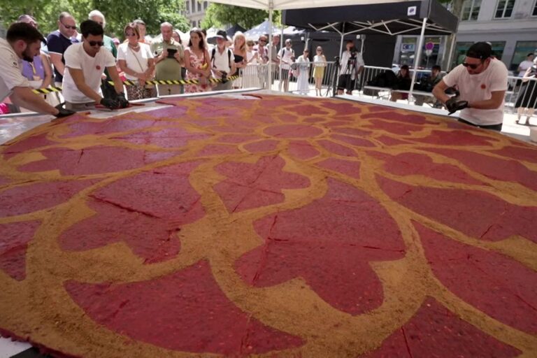 La plus grande tarte à la praline du monde, d’un diamètre de 4 mètres, réalisée à Lyon.