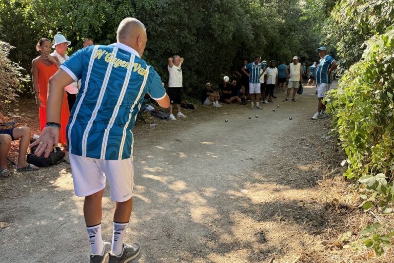 N’Guyen Van et Cognard éliminent Sanvers lors du 3ᵉ tour de la Mondial La Marseillaise à pétanque.
