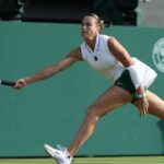 Wimbledon : Naomi Osaka élimine Aryna Sabalenka, Novak Djokovic avance en quarts