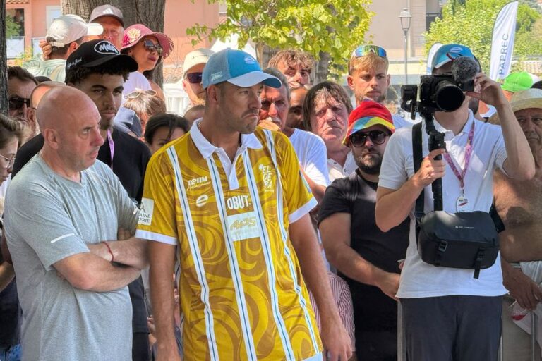 Dylan Rocher évite l’élimination à la Mondial La Marseillaise à pétanque malgré une tension élevée.