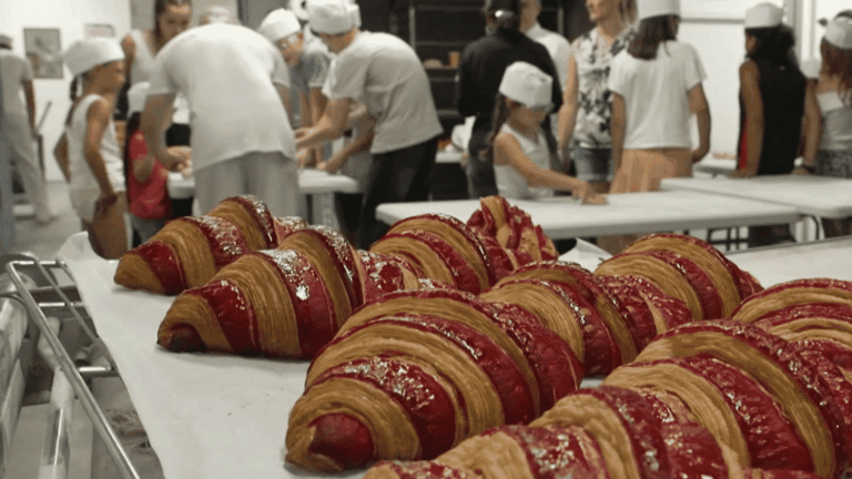 Un couple près de Montauban crée une boulangerie pédagogique avec farine et eau.