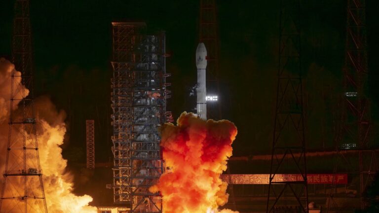 Une sonde chinoise atteint un astéroïde après un an de voyage et un milliard de kilomètres.