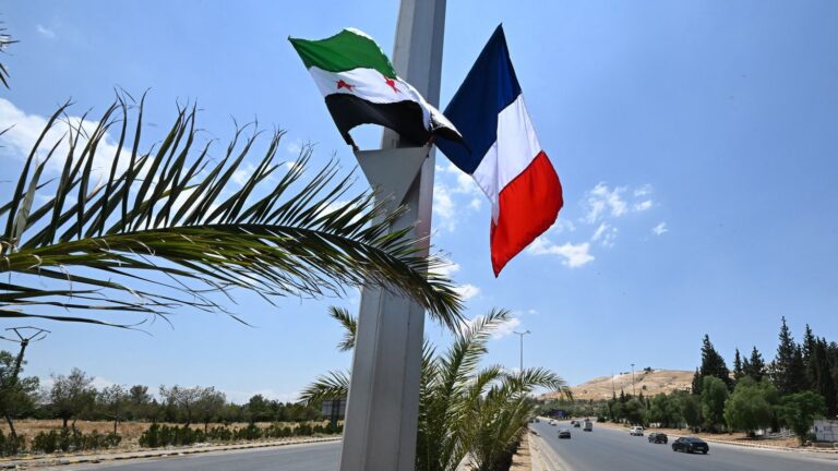 Emmanuel Macron rapporte 23 œuvres syriennes conservées en France lors de sa visite.