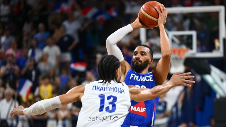 L’équipe de France de basket bat la Finlande lors des qualifications au Mondial 2027.