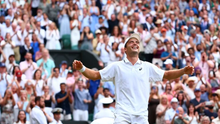 Arthur Fery, joueur britannique né à Sèvres, atteint les quarts de finale à Wimbledon