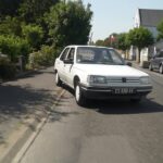 Valentin, 26 ans, parcourt des kilomètres au volant d&rsquo;une 309 Chorus en parfait état.