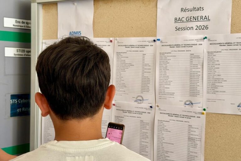 Les nouveaux bacheliers corses expriment leur joie après l’annonce des résultats.