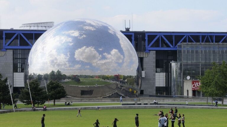 La Cour des comptes alerte sur la situation critique d’Universcience à Paris
