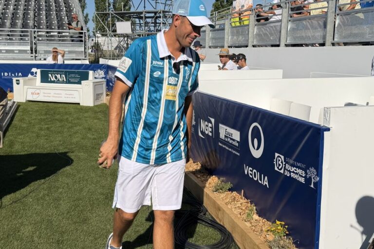 La Marseillaise à pétanque : joueurs et public soutiennent un sport de haut niveau malgré les critiques.