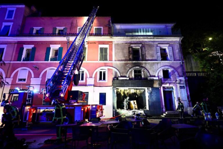 Incendie dans un restaurant : 7 personnes évacuées, une victime hospitalisée pour intoxication.