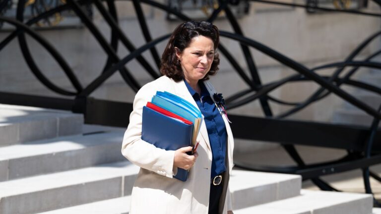 La France exprime son profond regret après la réintégration des Russes aux JO par le CIO.