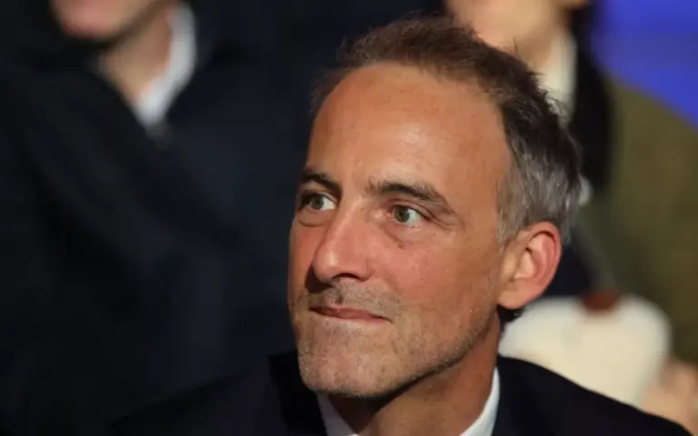 Marine Le Pen candidate à la présidentielle, Raphaël Glucksmann évoque une déchéance politique.