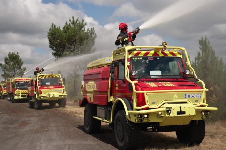 Canicule et feux de forêt : les pompiers alertent sur l’accumulation de fatigue et demandent du renfort.
