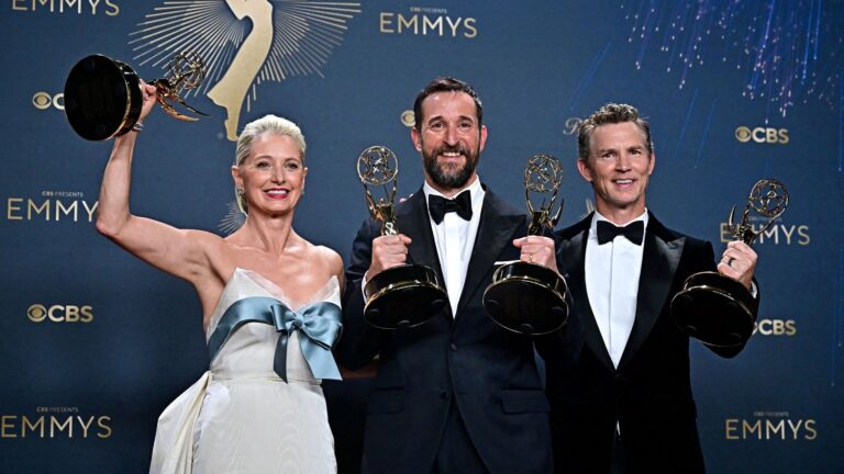 The Pitt et Hacks en tête des nominations aux Emmy Awards 2026 selon Franceinfo